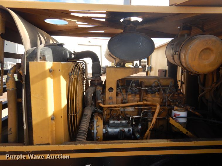 image for item JZ9815 1991 Caterpillar CS-433B  single drum vibratory roller