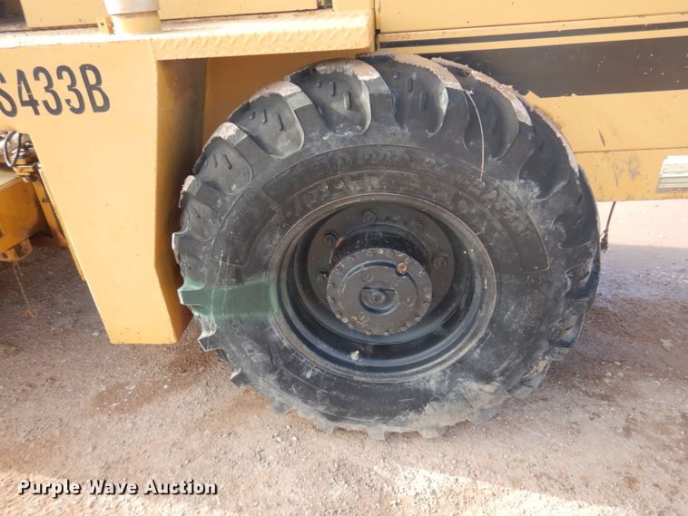 image for item JZ9815 1991 Caterpillar CS-433B  single drum vibratory roller