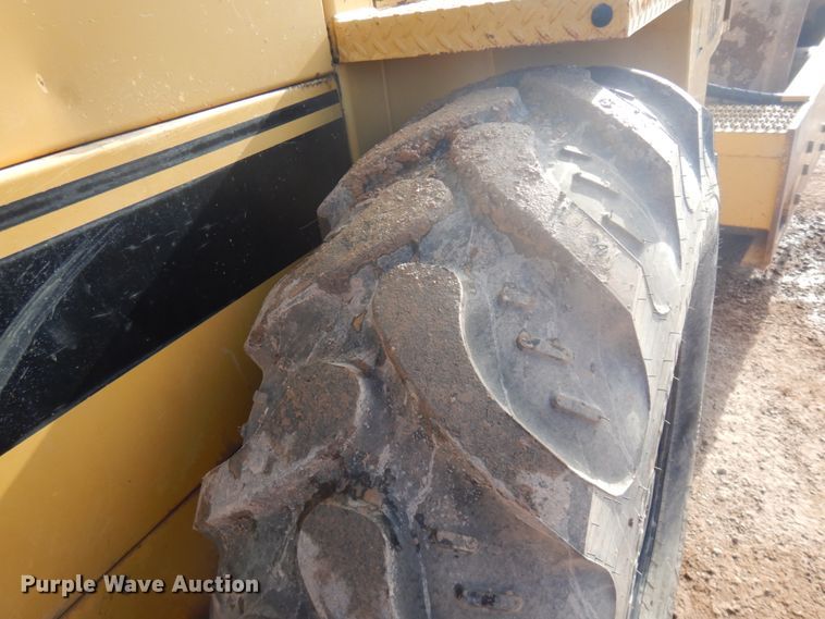 image for item JZ9815 1991 Caterpillar CS-433B  single drum vibratory roller