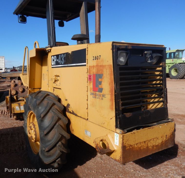 image for item JZ9816 2001 Caterpillar CP-433C  single drum vibratory roller