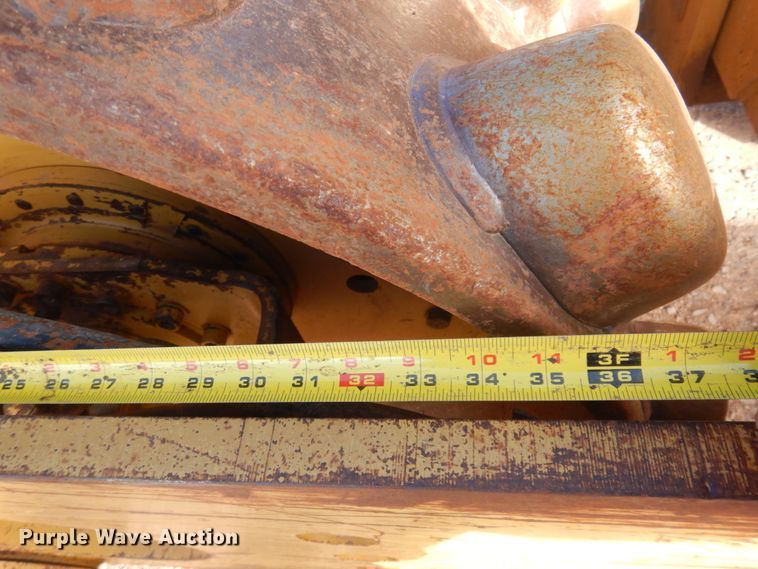 image for item JZ9816 2001 Caterpillar CP-433C  single drum vibratory roller