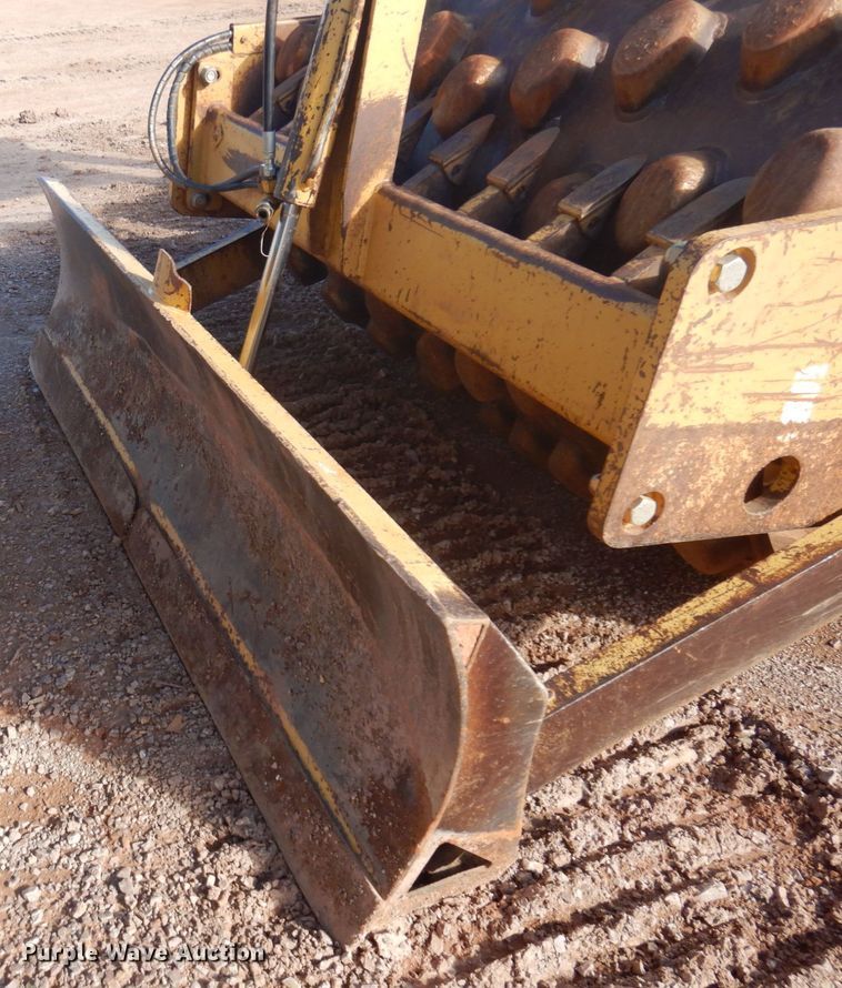 image for item JZ9816 2001 Caterpillar CP-433C  single drum vibratory roller