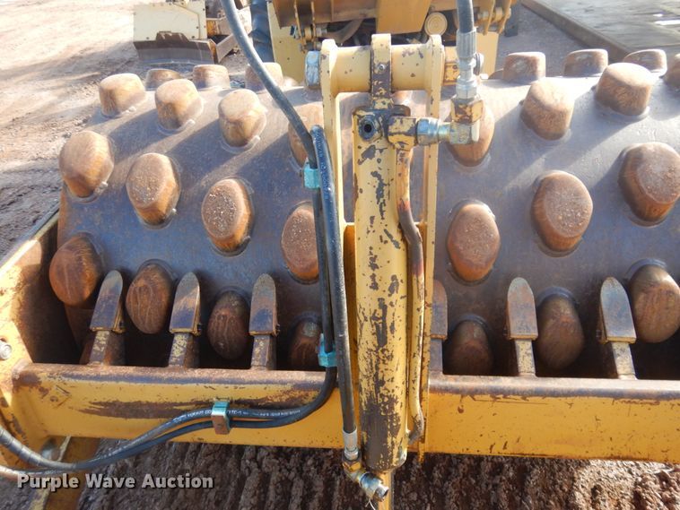 image for item JZ9816 2001 Caterpillar CP-433C  single drum vibratory roller