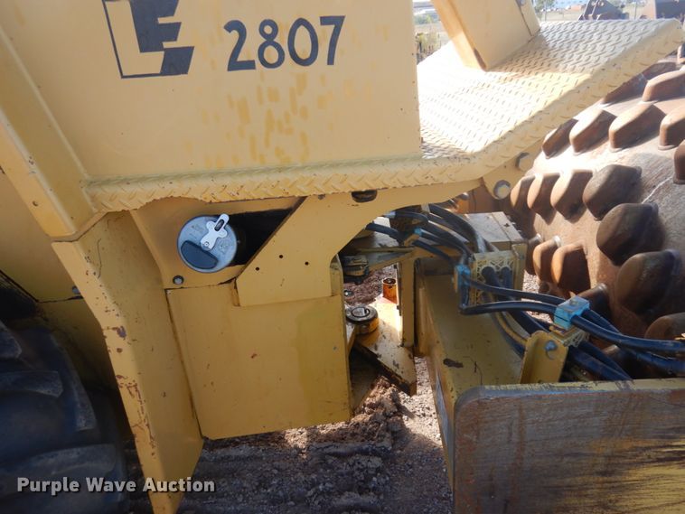 image for item JZ9816 2001 Caterpillar CP-433C  single drum vibratory roller