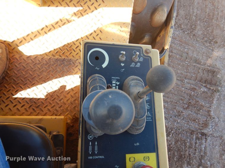 image for item JZ9816 2001 Caterpillar CP-433C  single drum vibratory roller