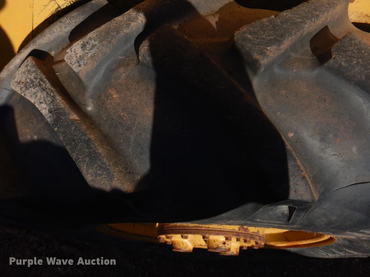 image for item JZ9816 2001 Caterpillar CP-433C  single drum vibratory roller