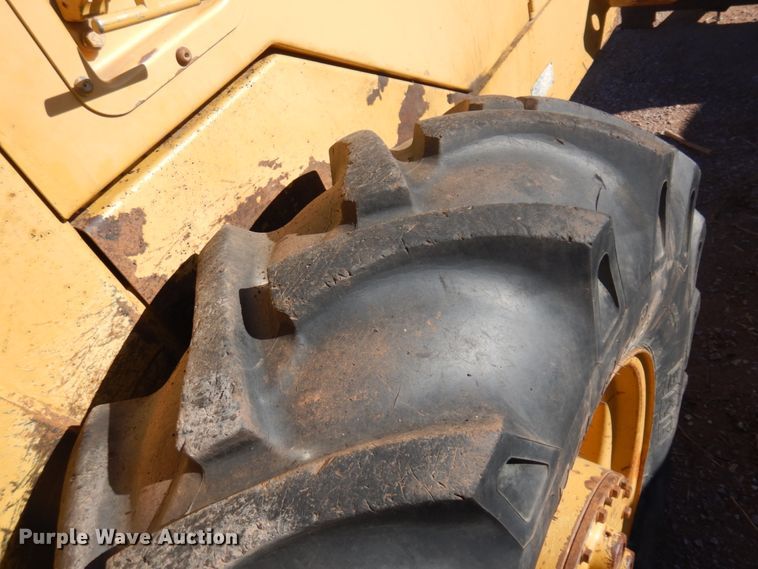 image for item JZ9816 2001 Caterpillar CP-433C  single drum vibratory roller