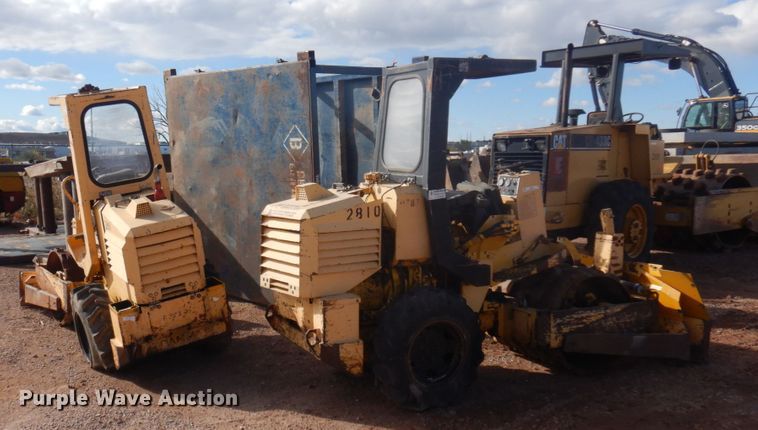 image for item JZ9817 (2) single drum vibratory rollers