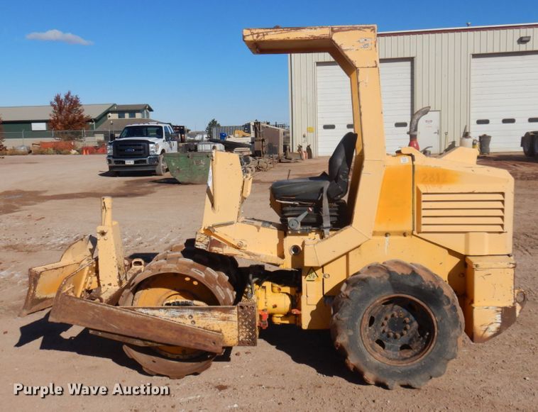 image for item JZ9819 2006 Rammax P35K2B  single drum vibratory roller