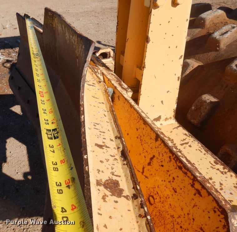 image for item JZ9819 2006 Rammax P35K2B  single drum vibratory roller