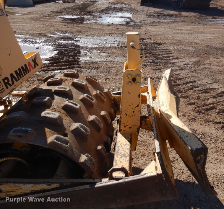 image for item JZ9819 2006 Rammax P35K2B  single drum vibratory roller