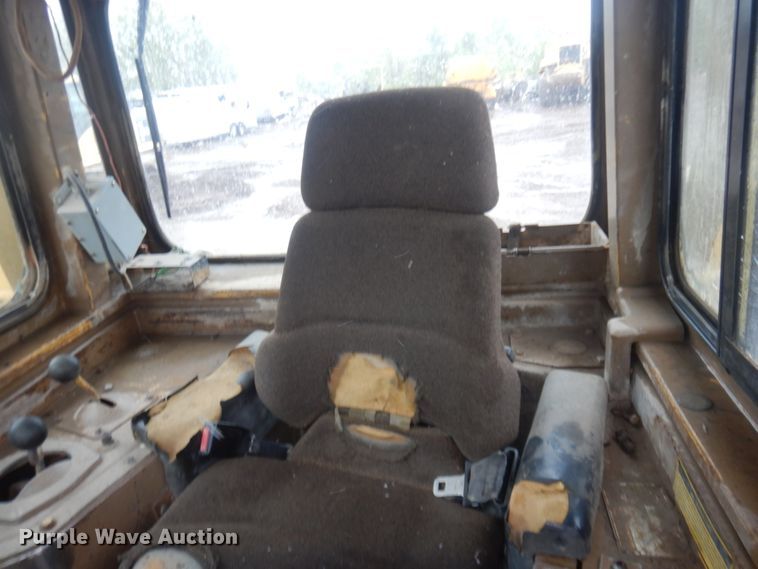 image for item JZ9824 1987 Caterpillar D7H  dozer