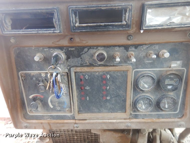 image for item JZ9824 1987 Caterpillar D7H  dozer