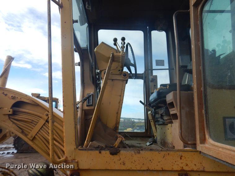 image for item JZ9827 1987 Caterpillar 140G  motor grader
