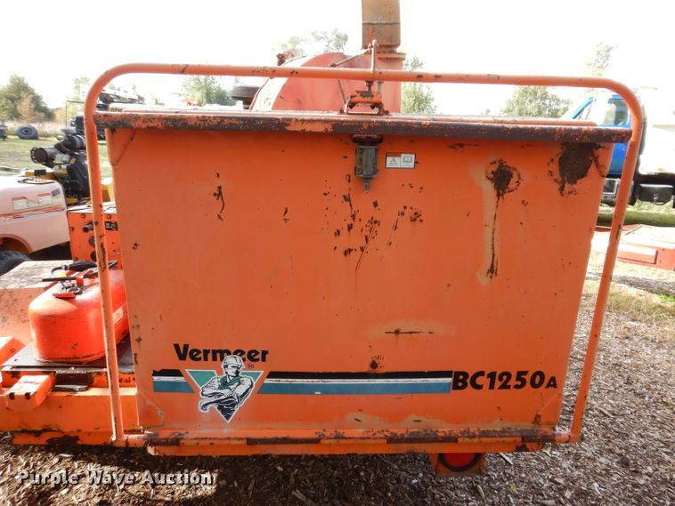 image for item KA9453 Vermeer BC1250A  wood chipper