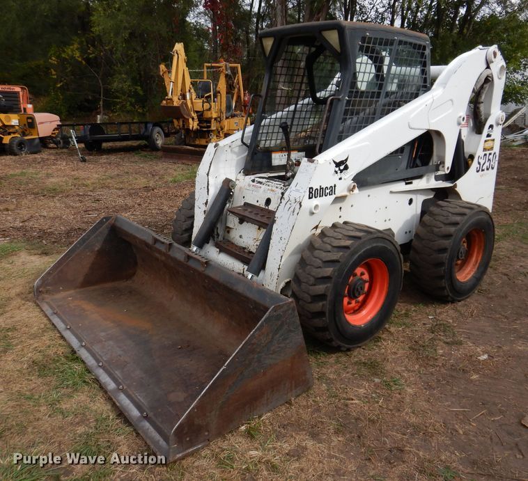image for item KA9459 2002 Bobcat S250  skid steer loader