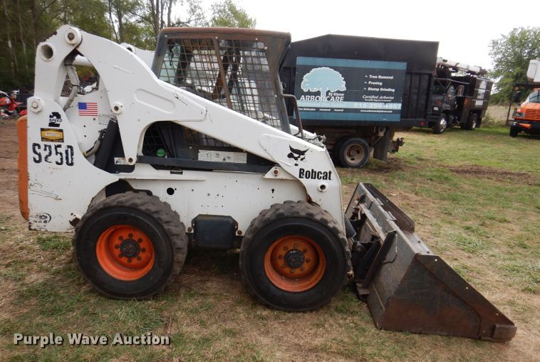 image for item KA9459 2002 Bobcat S250  skid steer loader