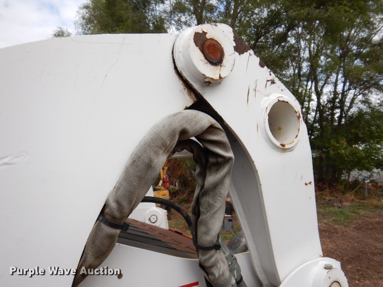 image for item KA9459 2002 Bobcat S250  skid steer loader