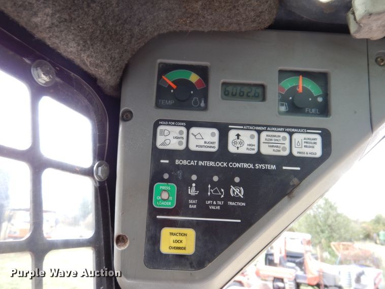 image for item KA9459 2002 Bobcat S250  skid steer loader