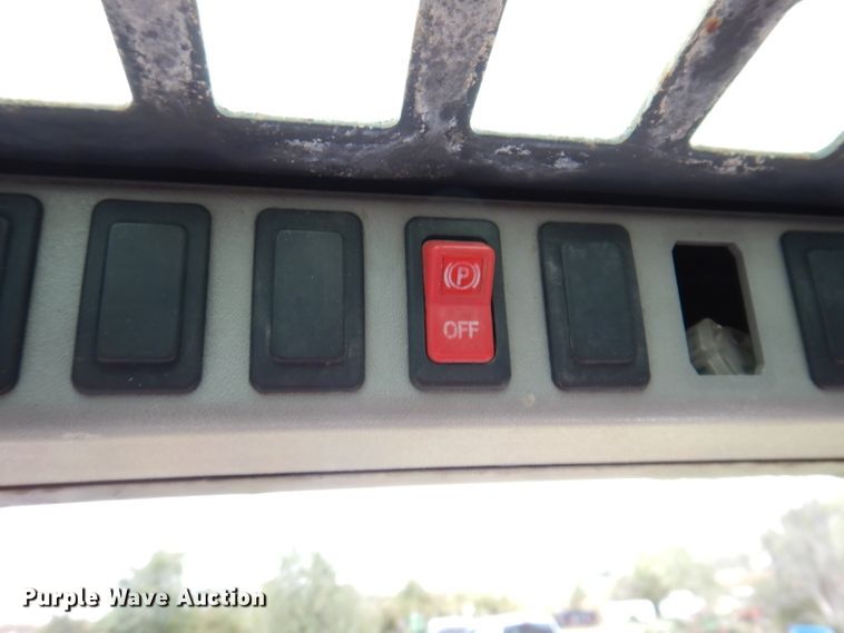 image for item KA9459 2002 Bobcat S250  skid steer loader