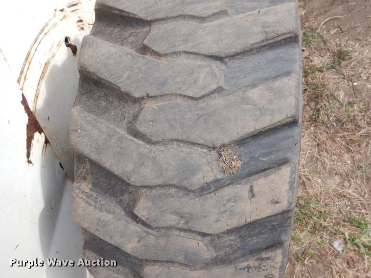 image for item KA9459 2002 Bobcat S250  skid steer loader