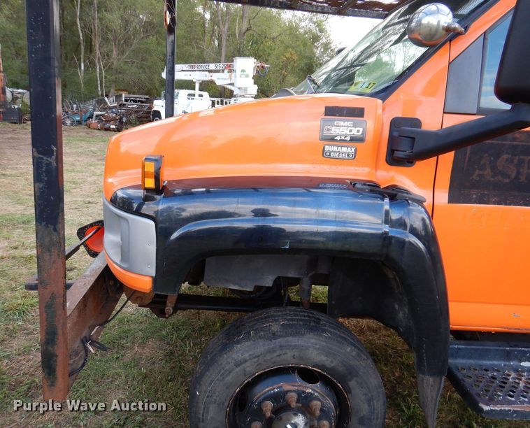 image for item KA9460 2006 GMC C5500  forestry bucket truck