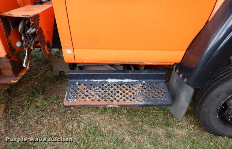 image for item KA9460 2006 GMC C5500  forestry bucket truck