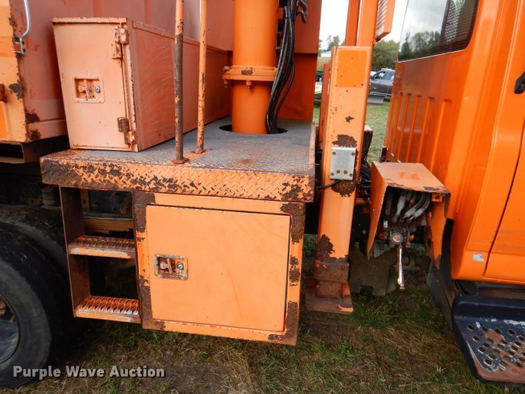 image for item KA9460 2006 GMC C5500  forestry bucket truck
