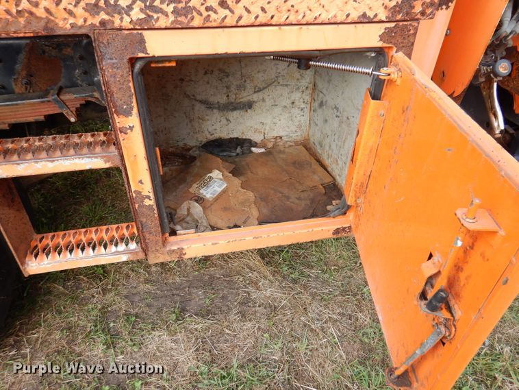 image for item KA9460 2006 GMC C5500  forestry bucket truck