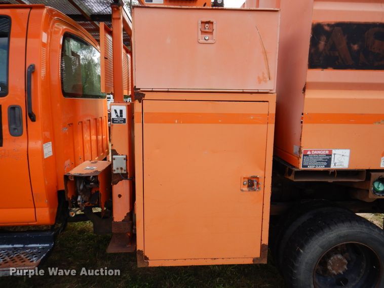 image for item KA9460 2006 GMC C5500  forestry bucket truck