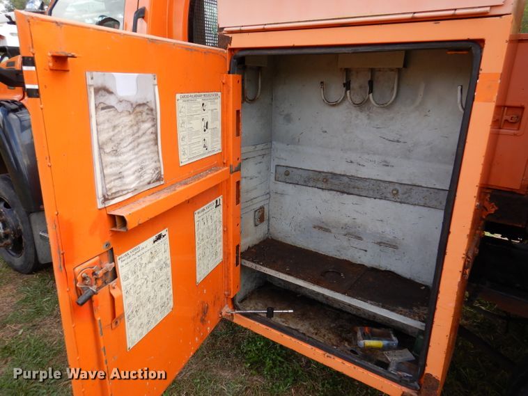 image for item KA9460 2006 GMC C5500  forestry bucket truck