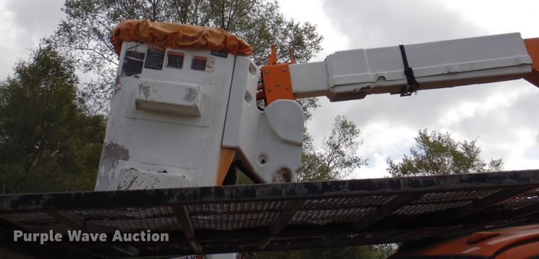 image for item KA9460 2006 GMC C5500  forestry bucket truck