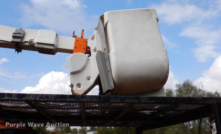 image for item KA9460 2006 GMC C5500  forestry bucket truck