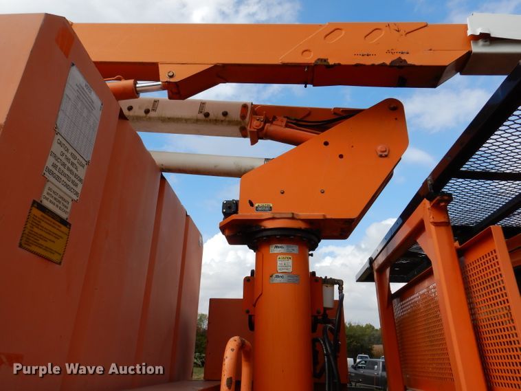 image for item KA9460 2006 GMC C5500  forestry bucket truck