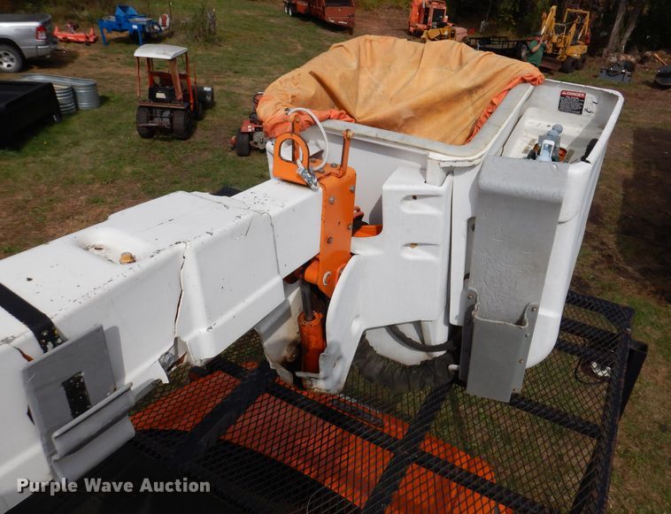 image for item KA9460 2006 GMC C5500  forestry bucket truck