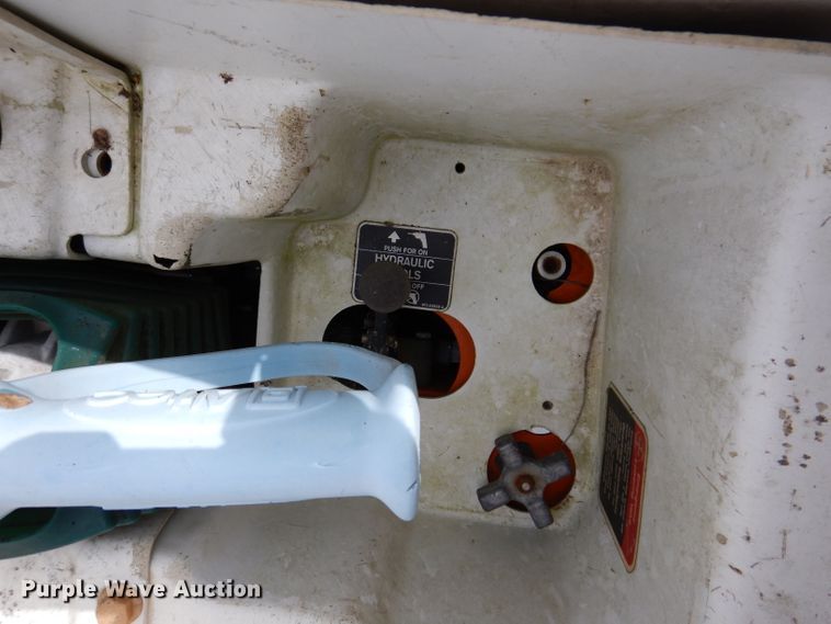 image for item KA9460 2006 GMC C5500  forestry bucket truck