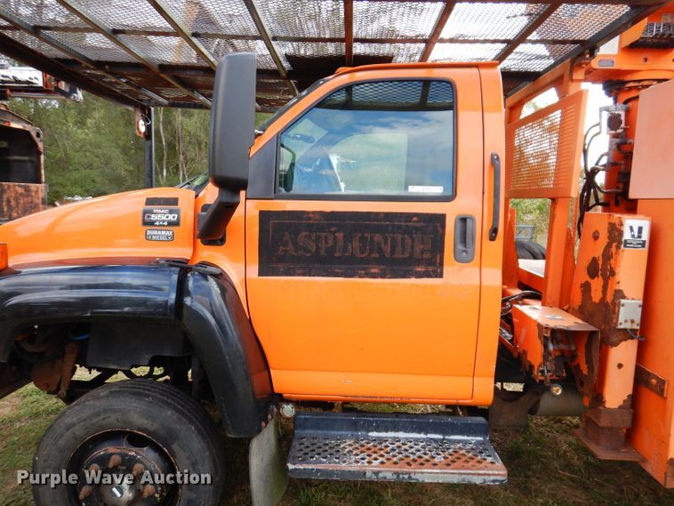 image for item KA9460 2006 GMC C5500  forestry bucket truck