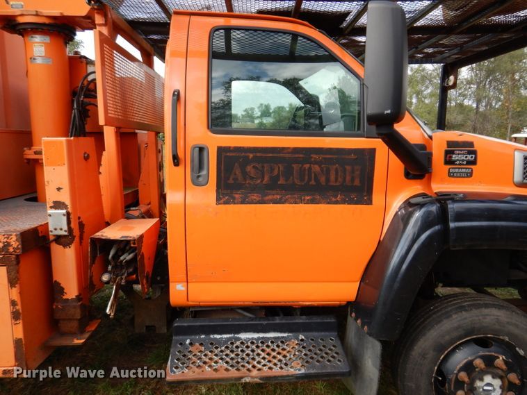 image for item KA9460 2006 GMC C5500  forestry bucket truck