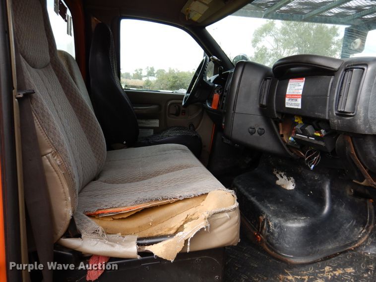 image for item KA9460 2006 GMC C5500  forestry bucket truck