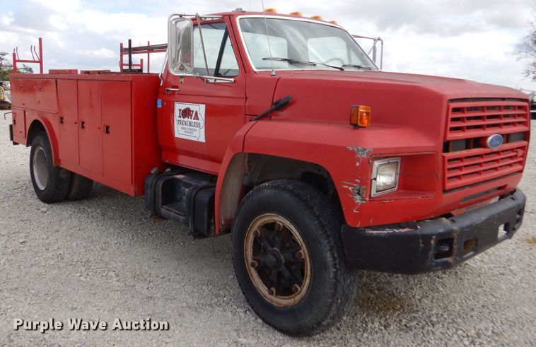 image for item KA9463 1993 Ford F700  utility / service truck