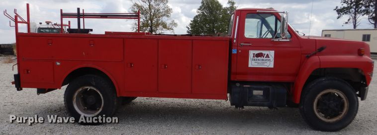 image for item KA9463 1993 Ford F700  utility / service truck