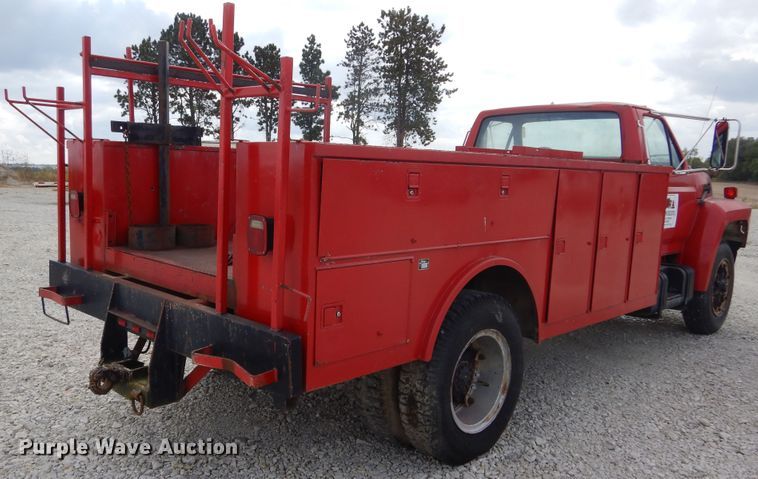 image for item KA9463 1993 Ford F700  utility / service truck