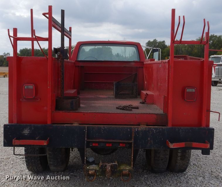 image for item KA9463 1993 Ford F700  utility / service truck