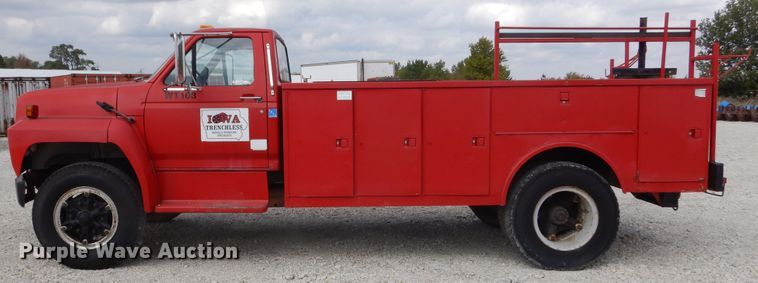 image for item KA9463 1993 Ford F700  utility / service truck