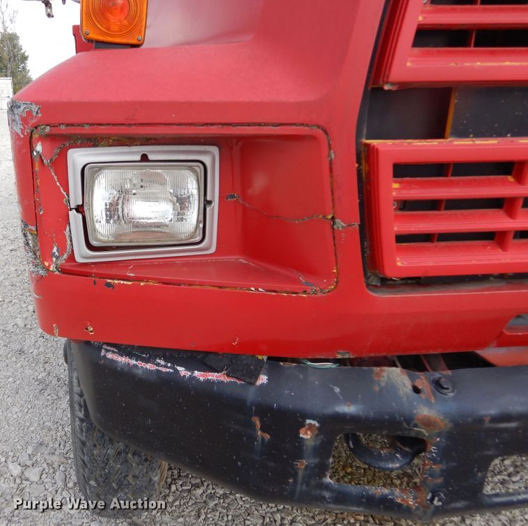 image for item KA9463 1993 Ford F700  utility / service truck