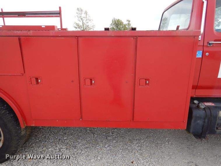 image for item KA9463 1993 Ford F700  utility / service truck