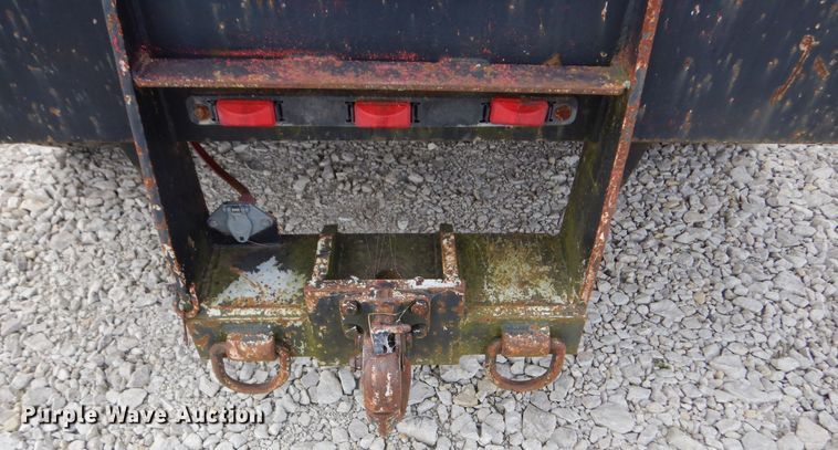 image for item KA9463 1993 Ford F700  utility / service truck