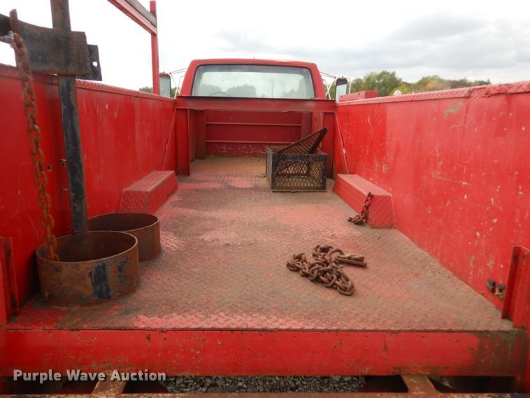 image for item KA9463 1993 Ford F700  utility / service truck