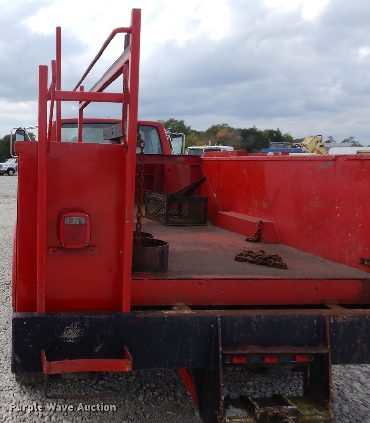 image for item KA9463 1993 Ford F700  utility / service truck