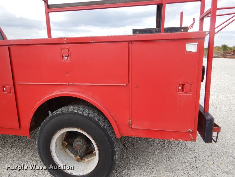 image for item KA9463 1993 Ford F700  utility / service truck